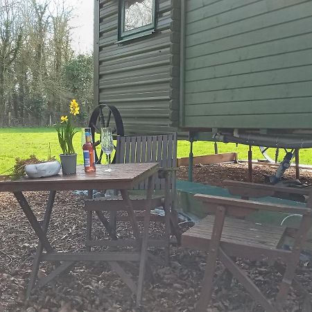 Glamping Malvern Shepherd Hut Екстериор снимка