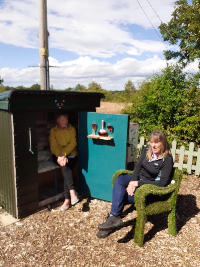 Glamping Malvern Shepherd Hut Екстериор снимка