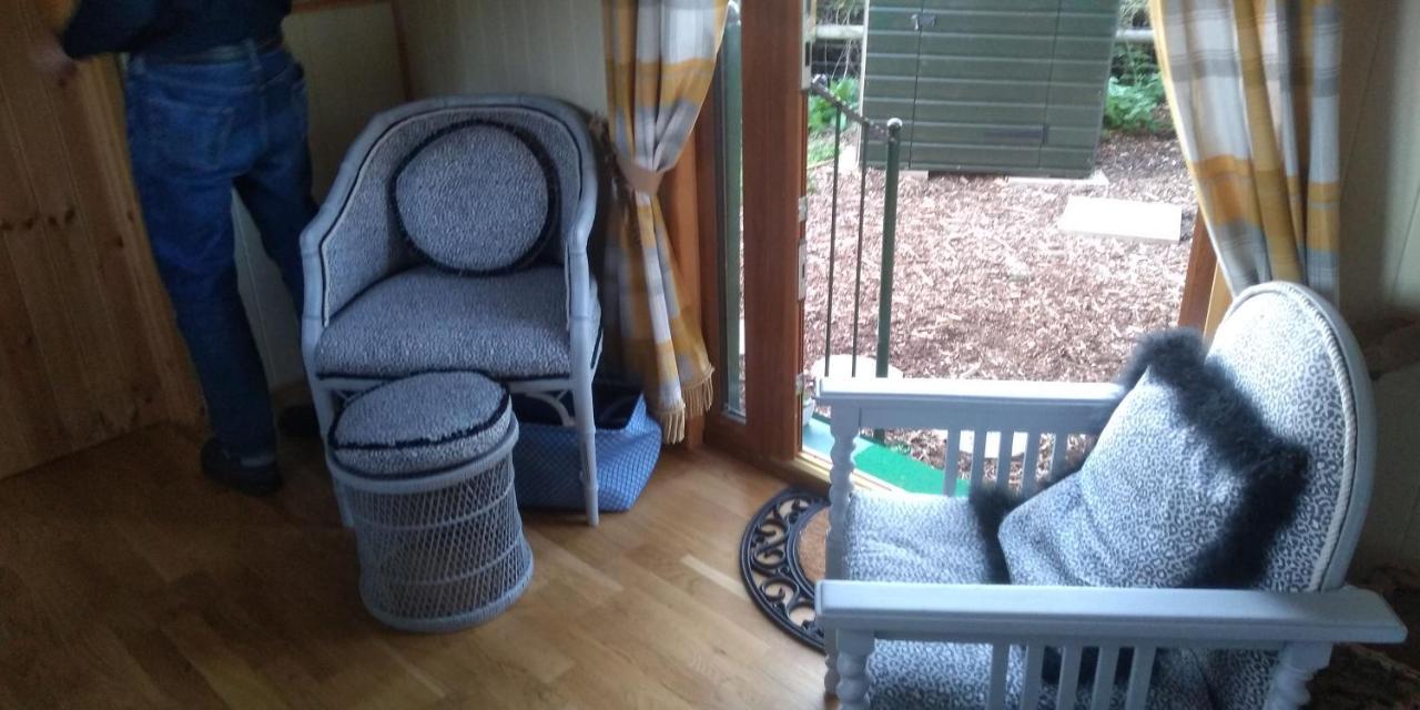 Glamping Malvern Shepherd Hut Екстериор снимка