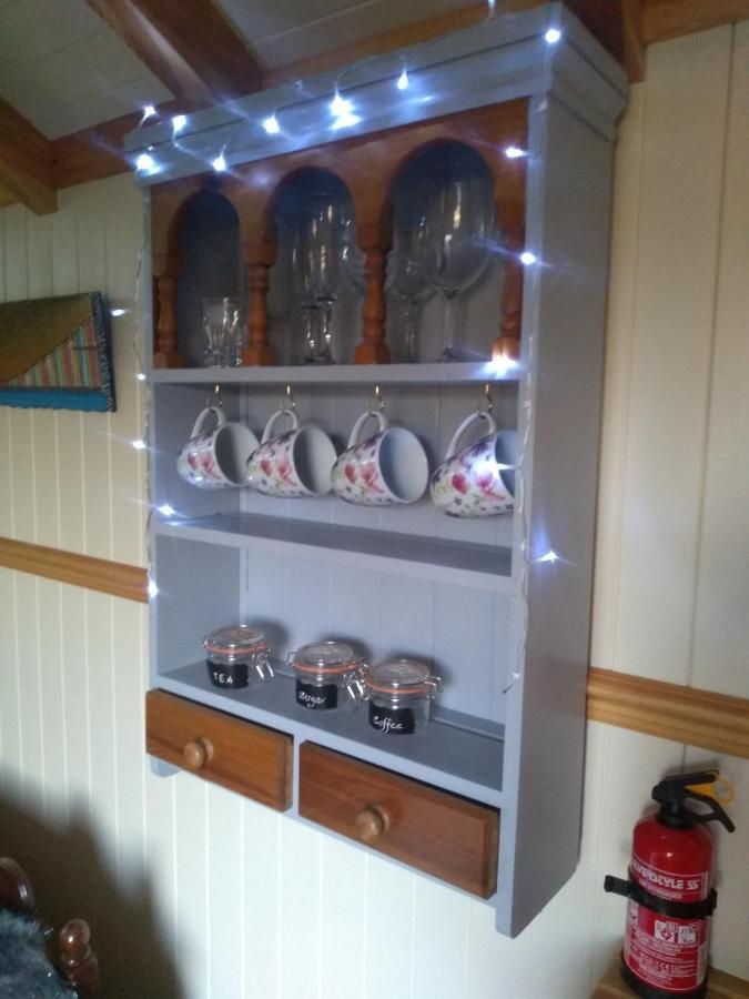 Glamping Malvern Shepherd Hut Екстериор снимка
