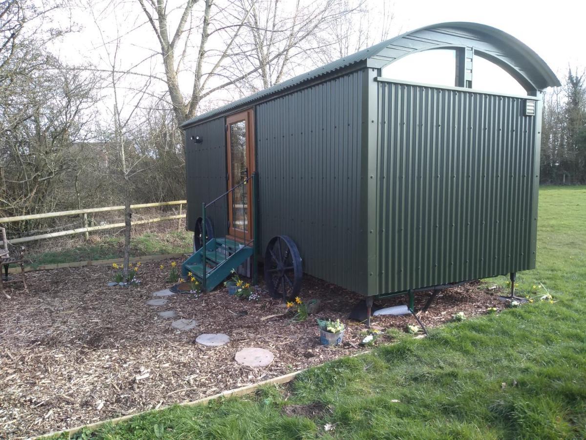 Glamping Malvern Shepherd Hut Екстериор снимка