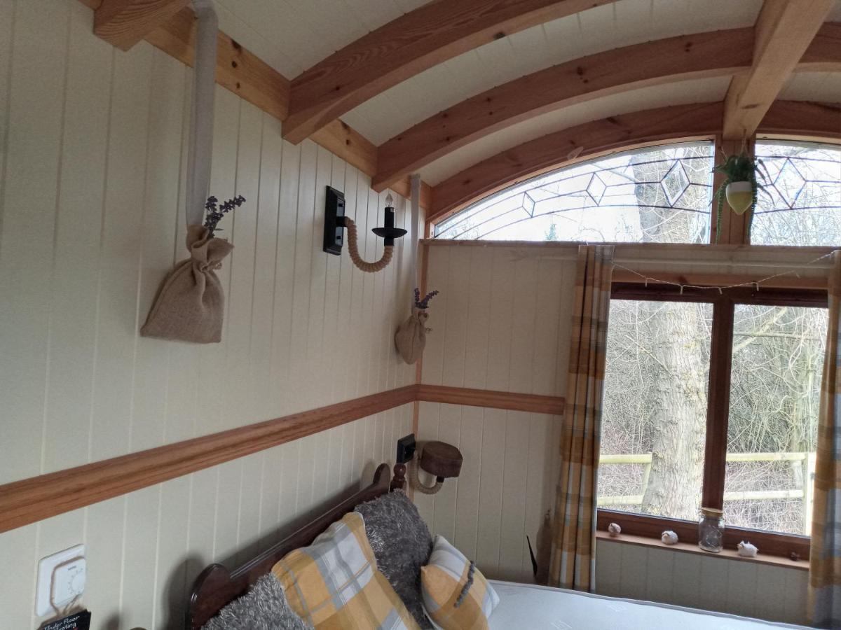 Glamping Malvern Shepherd Hut Екстериор снимка