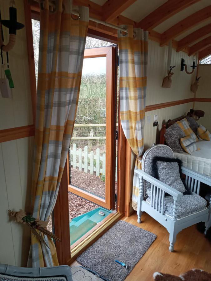 Glamping Malvern Shepherd Hut Екстериор снимка