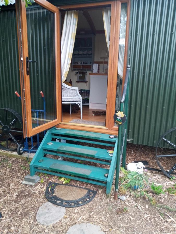Glamping Malvern Shepherd Hut Екстериор снимка