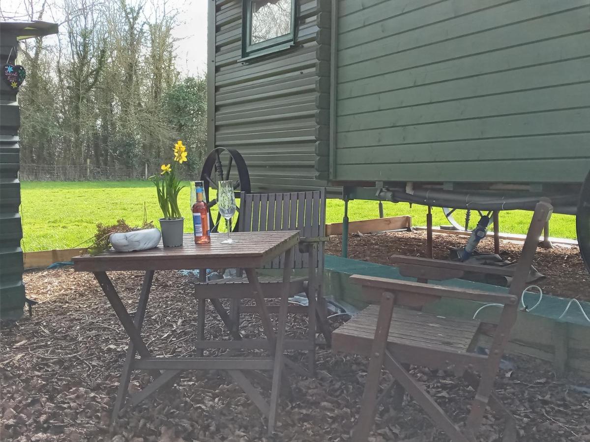 Glamping Malvern Shepherd Hut Екстериор снимка