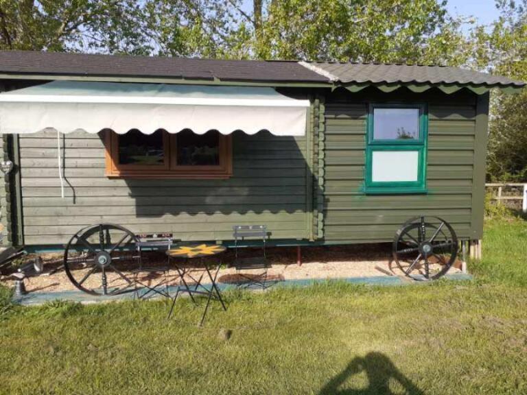 Glamping Malvern Shepherd Hut Екстериор снимка