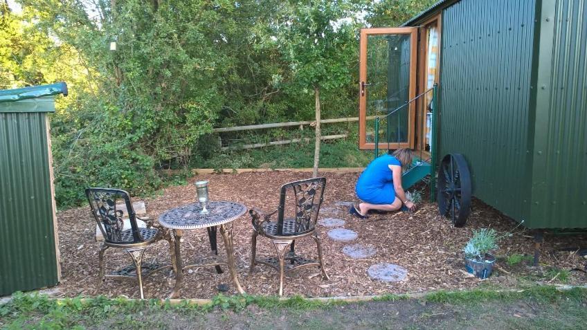 Glamping Malvern Shepherd Hut Екстериор снимка