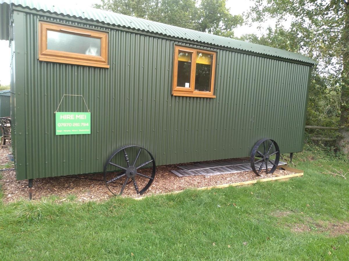 Glamping Malvern Shepherd Hut Екстериор снимка