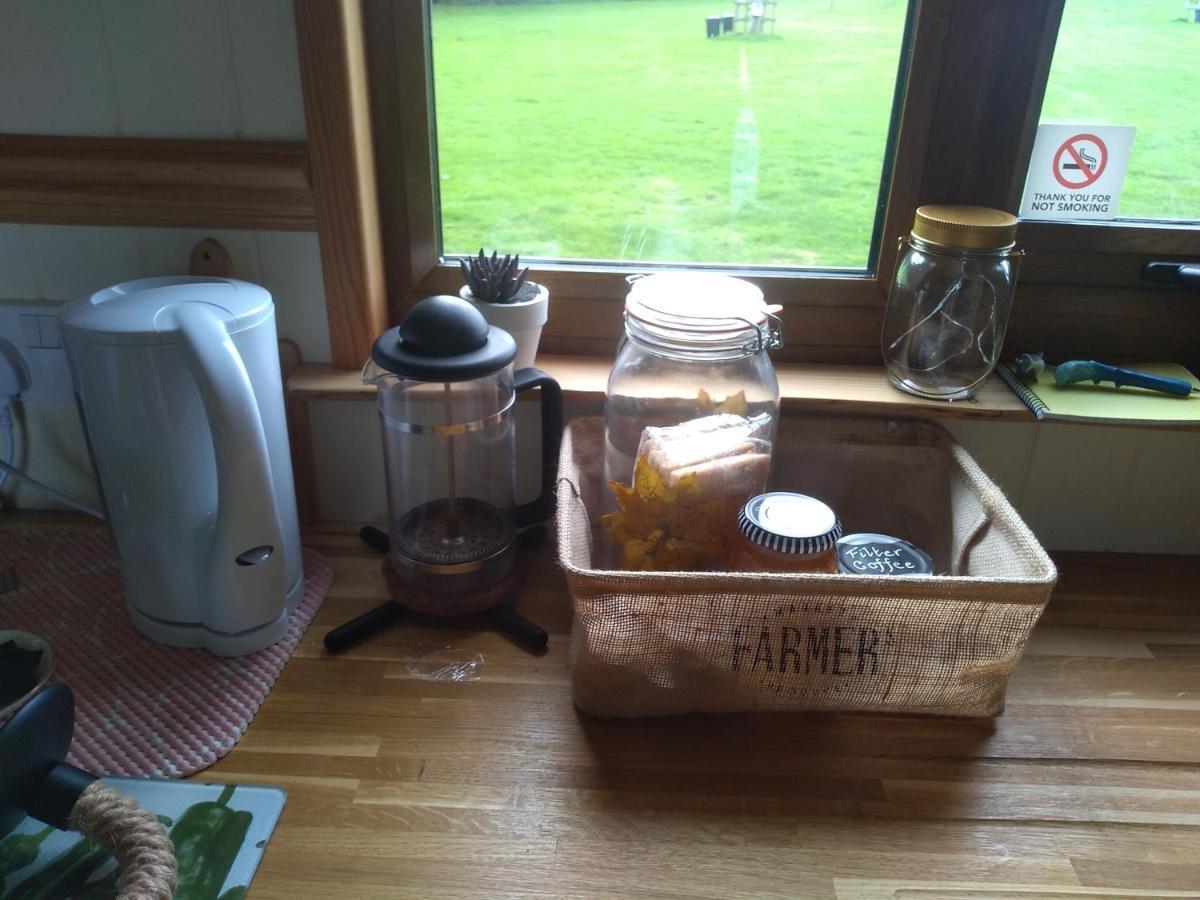 Glamping Malvern Shepherd Hut Екстериор снимка